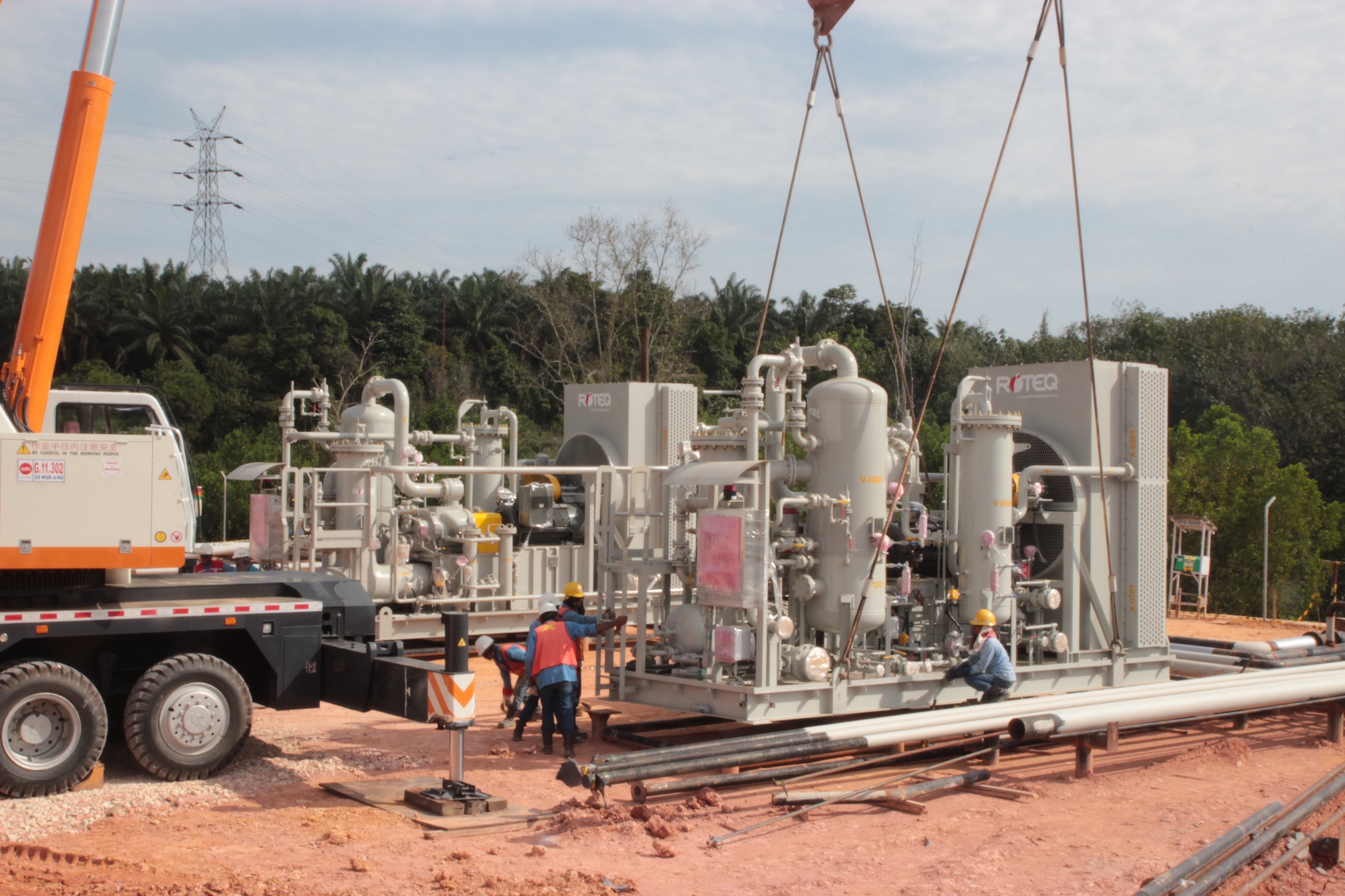 ROTEQ compressor package and process equipment at an industrial project site